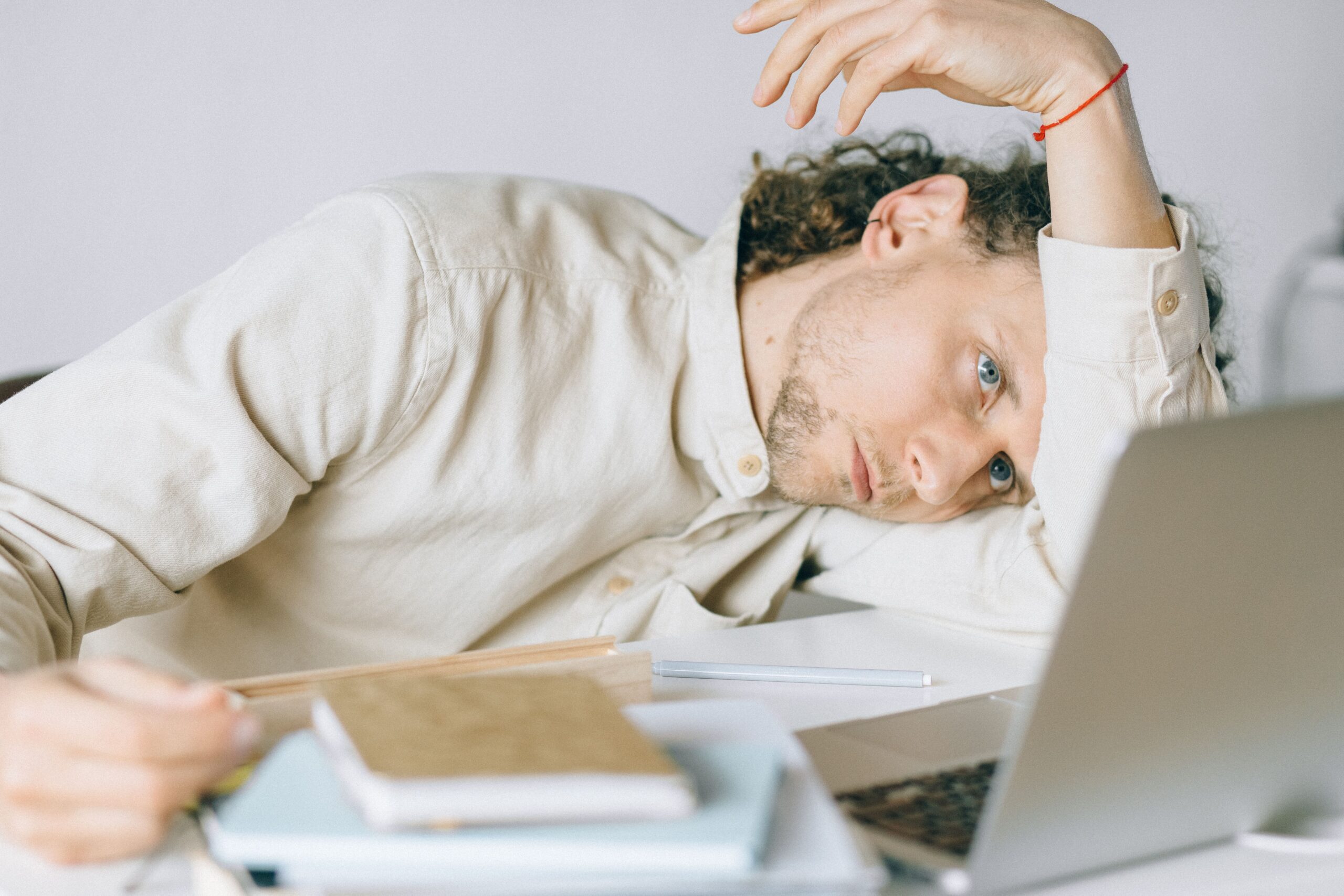 Why your eyes feel heavy at 3 PM, and it has nothing to do with lunch